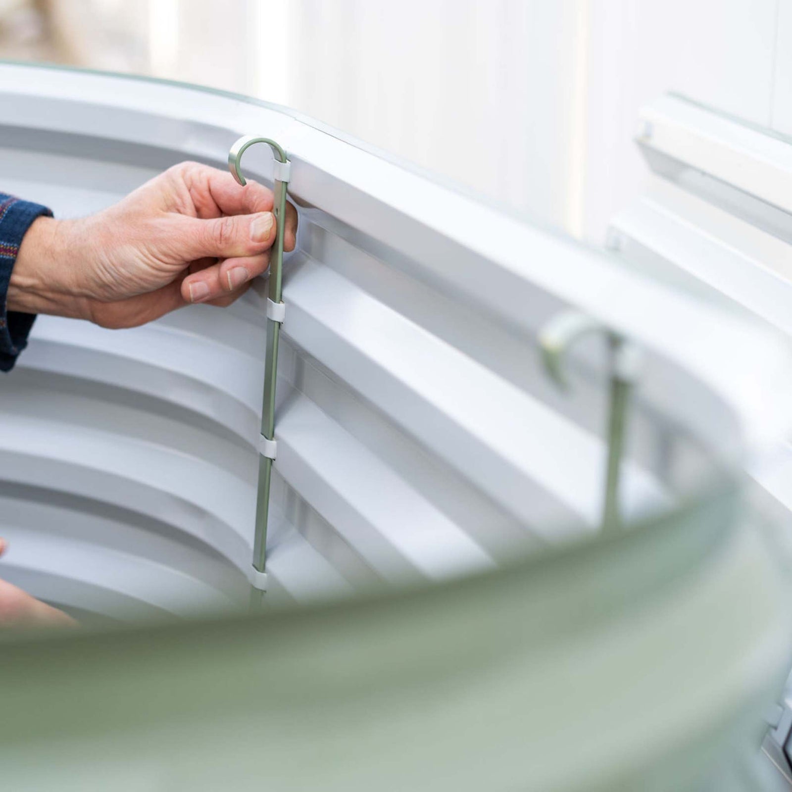 Installing connection rods to connect panels