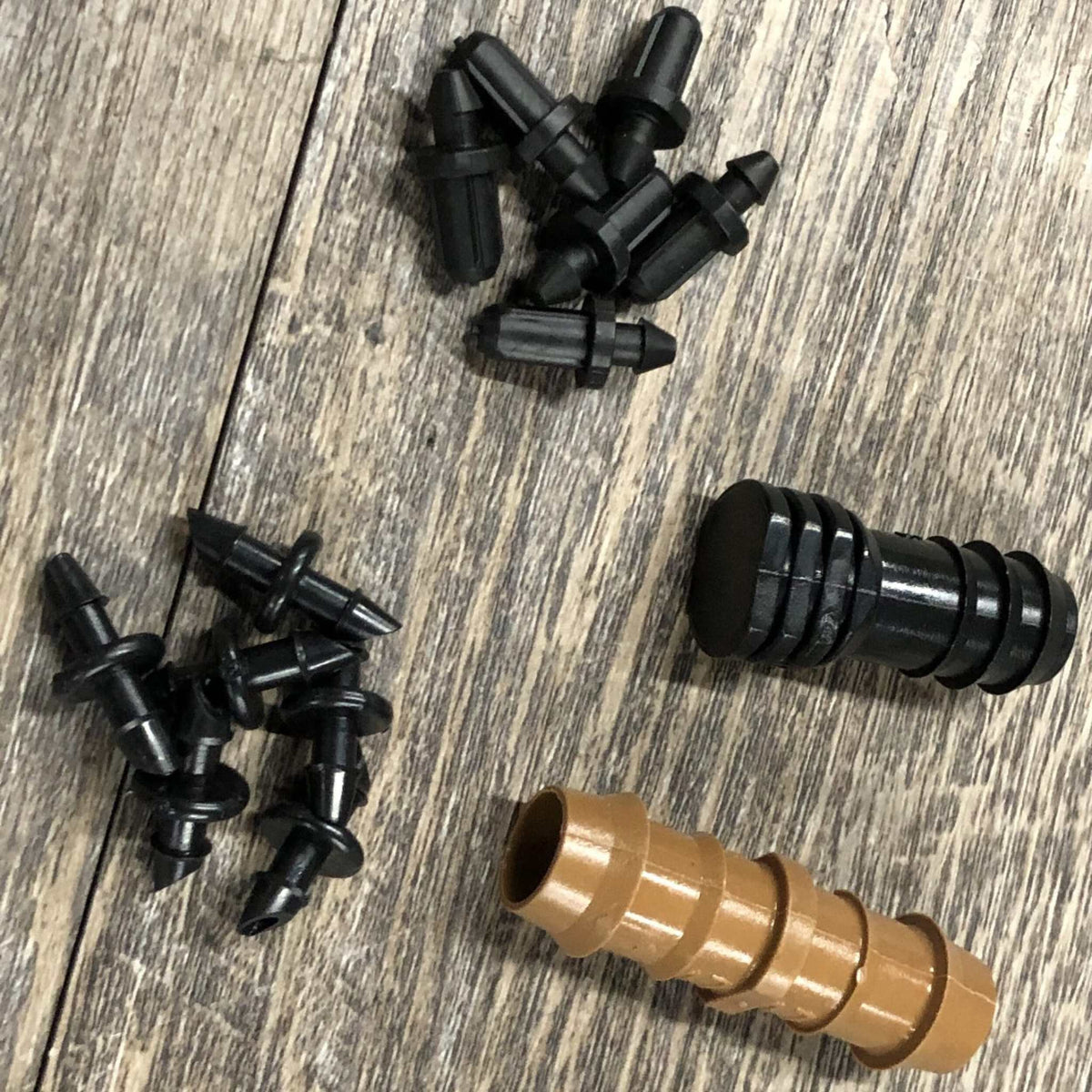 1 × ½″ supply line end cap
1 × ½″ supply line coupler
¼″ dripline connectors
 ¼″ end plugs