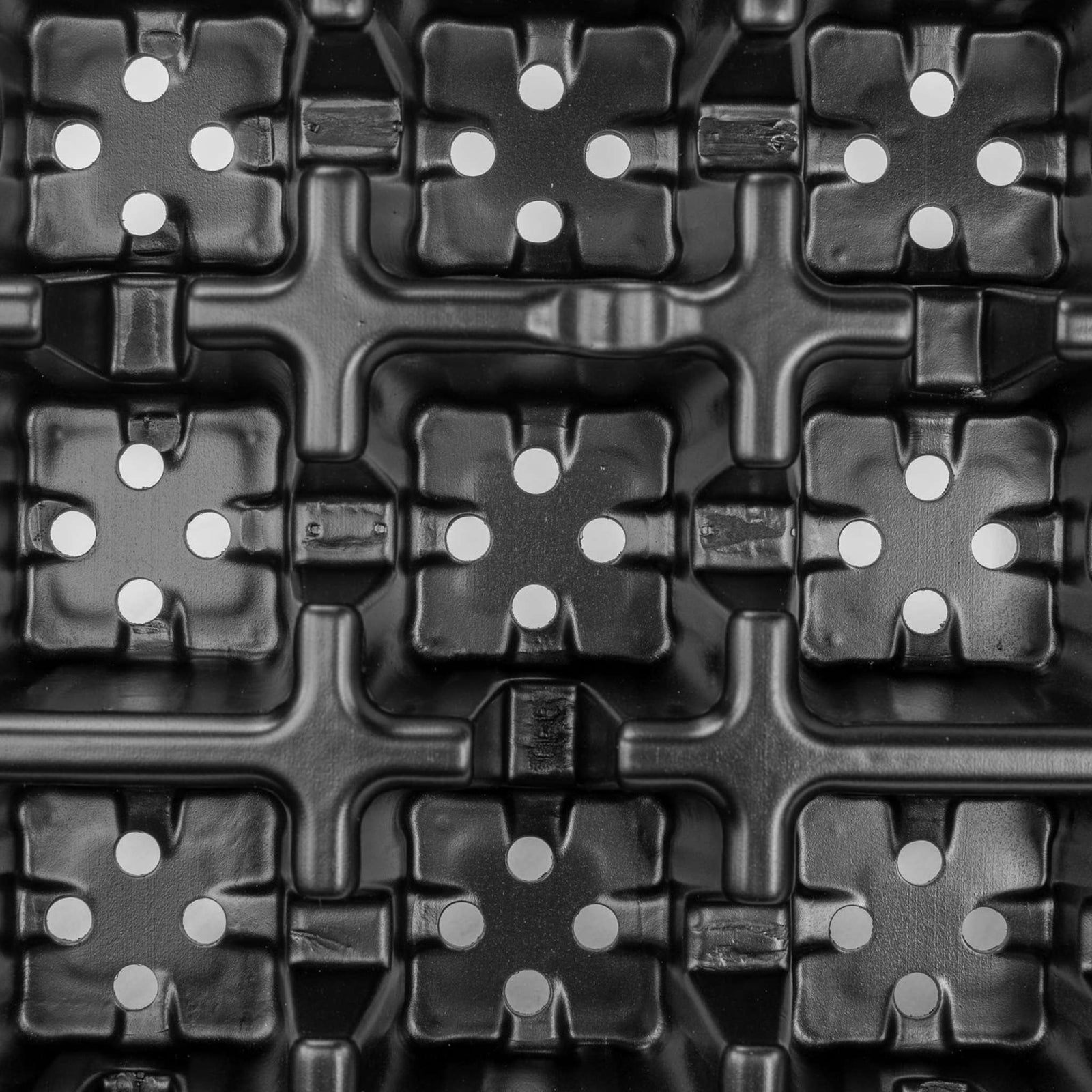 close up to show drainage holes 32 cell tray